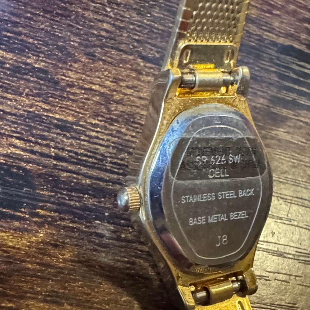 Acqua Gold Quartz Watch - Picture 5 of 9